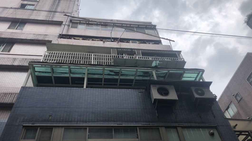 北市松山區工安意外 2人墜落一層樓高送醫