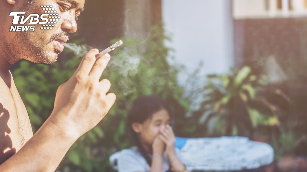 熟男當爸2/肚中吸二手煙+高齡父 媽1招救寶寶的肺