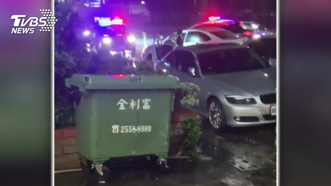 停下來!涉毀損拒查撞警車逃 波及孕婦