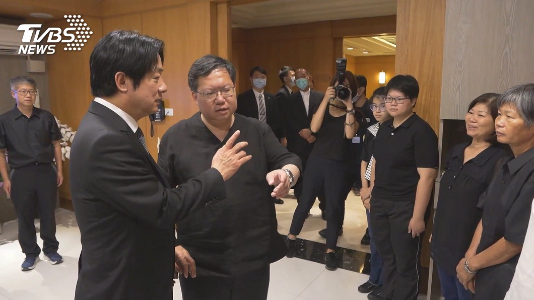 鄭文燦在2020年為母辦喪事時,總統賴清德還曾親赴靈堂致意。(圖/TVBS資料照)