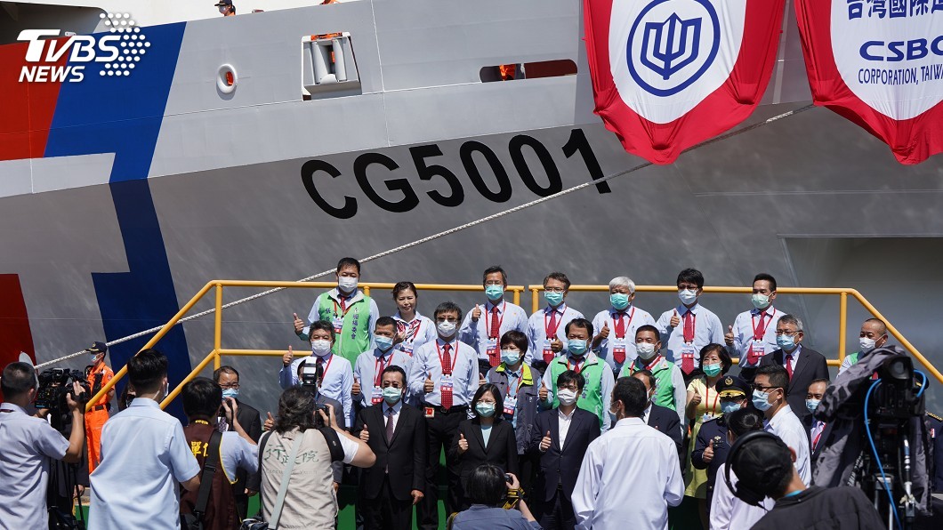 海巡署首艘4000噸級巡防艦「嘉義艦」今天下水，蔡總統出席下水典禮。（圖／中央社）