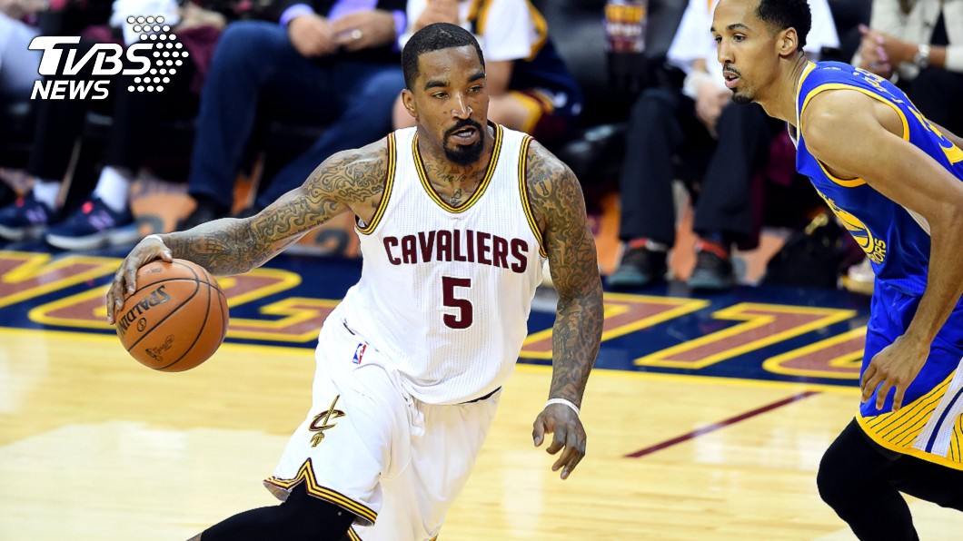 示威趁亂砸車 NBA大咖球星狂毆白人暴徒