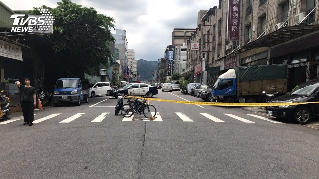 整起車禍的肇事原因和責任歸屬仍有待警方進一步調查釐清。(圖/TVBS)