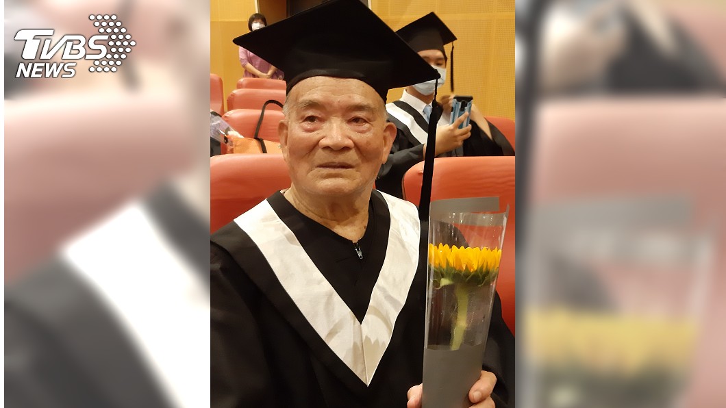 學無止境! 最高齡畢業生91歲阿公圓求學夢