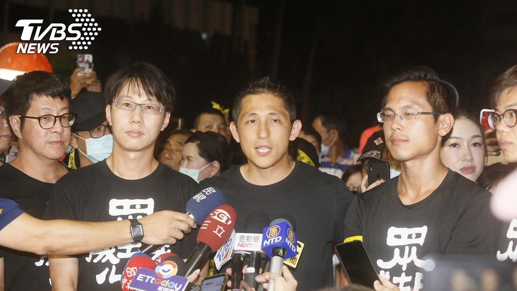 聲援罷韓遊行 吳怡農高雄催票人氣爆表