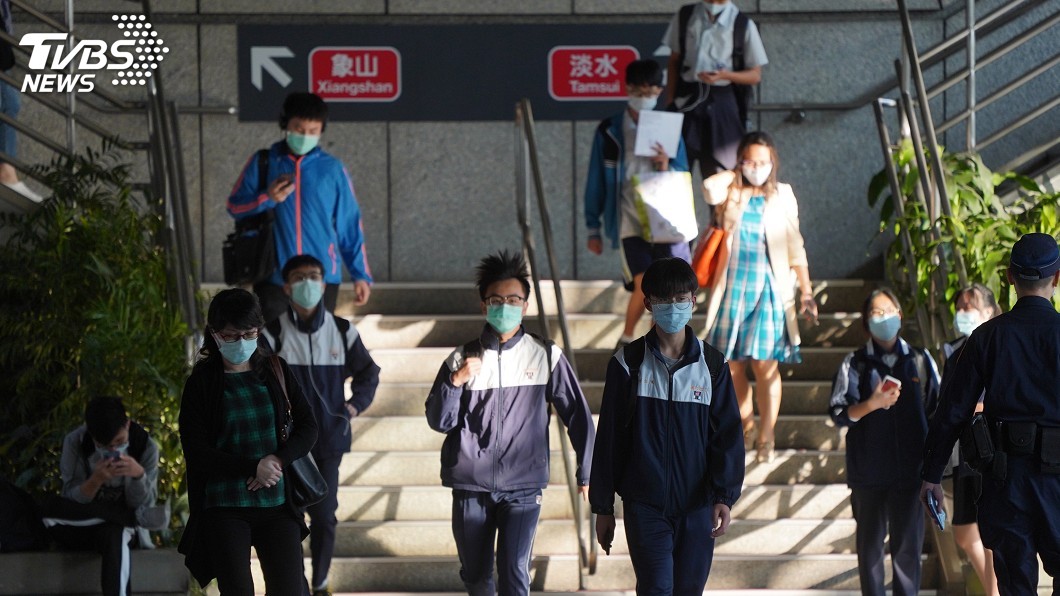 離峰搭捷運若有安全距離 陳時中:可不用戴口罩