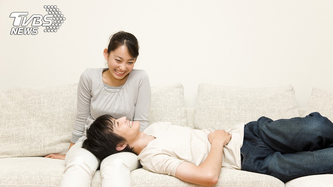 尪躺妹妹大腿挖耳喊「舒服」 妻崩潰:他們沒血緣