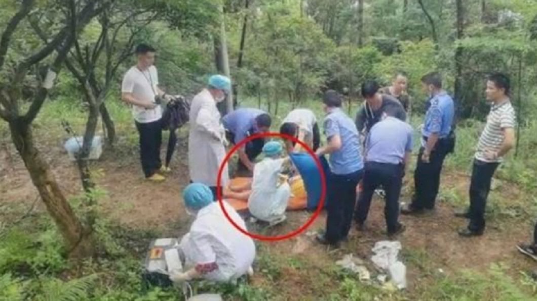 男嬰滑出來...天兵夫堅持要孕妻爬山 直接山上臨盆