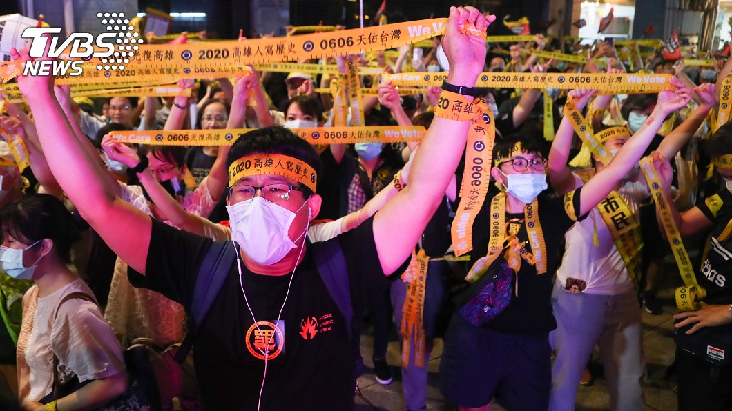 重返美麗島反恐大遊行　罷韓最後一夜支持者擠爆