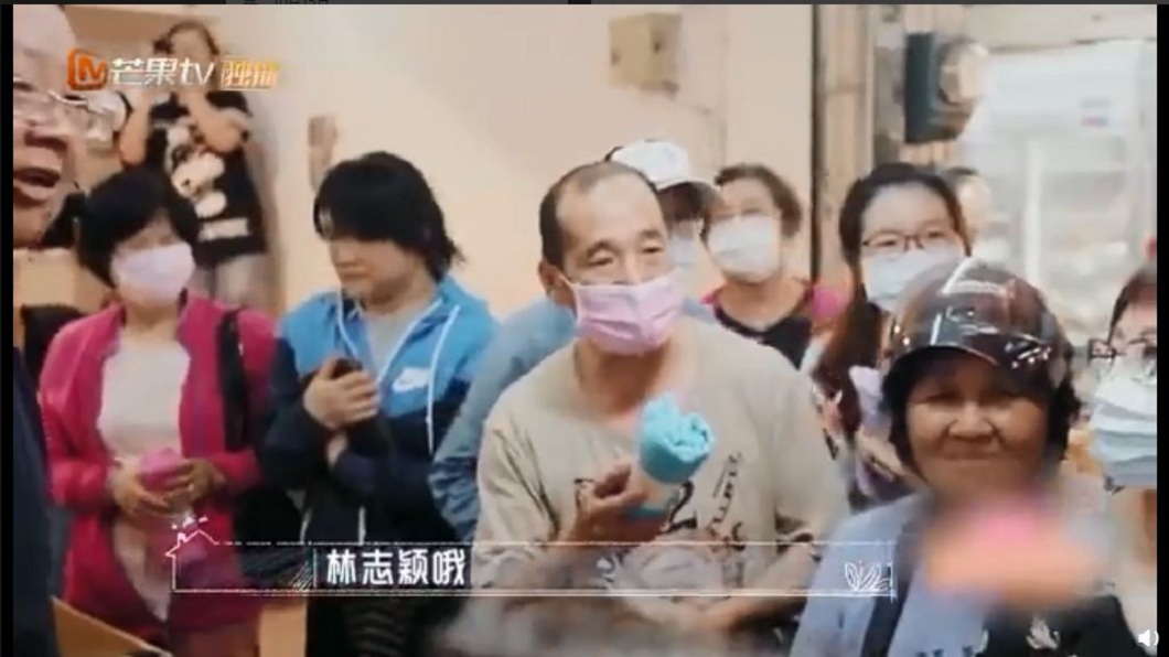 日前林志穎和媽媽去菜市場買菜,被民眾認出來了。(圖/翻攝自林志穎微博)