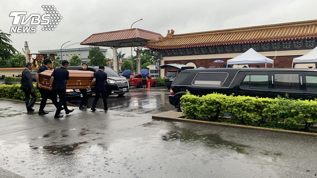雨中道別吳朋奉!吳念真:演技無人能比 全場哭成淚人兒