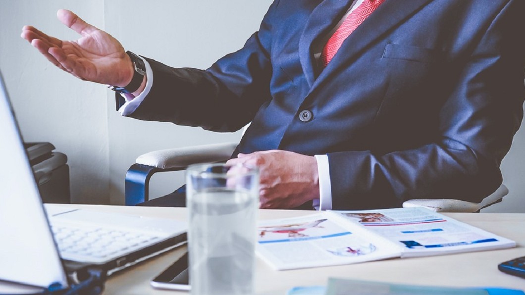 到職2天就因「眼神太犀利」遭資遣 殘忍內幕讓她心碎