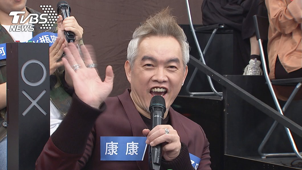 康康上節目分享如何討岳父母歡心。(圖/翻攝自康康臉書)