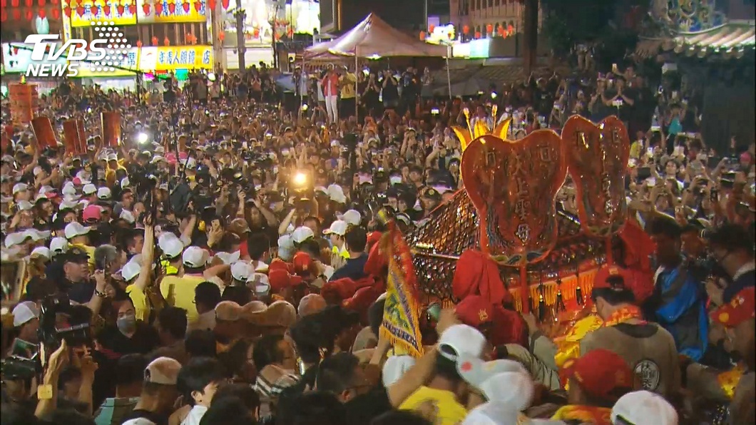 大甲媽祖今晚起駕 蘇貞昌:勿鑽轎腳搶轎
