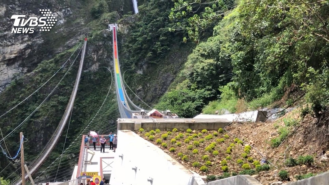 南投雙龍七彩吊橋20日開幕 縣府籲多搭公車來玩