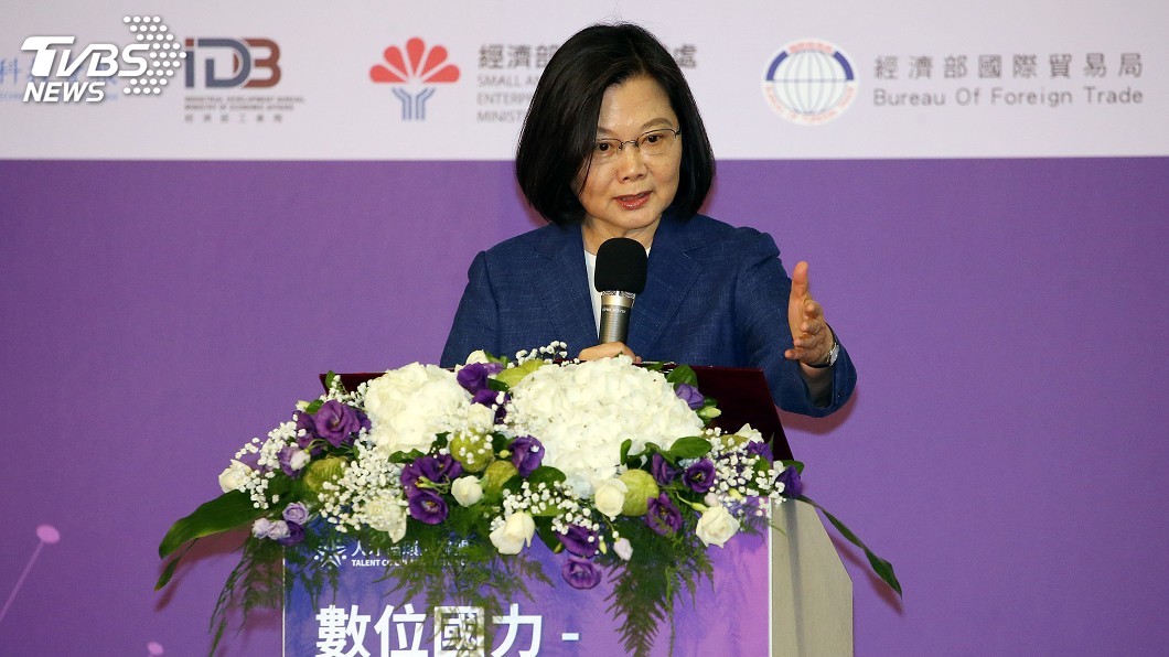蔡英文:鬆綁管制提供誘因 讓企業願聘國際人才