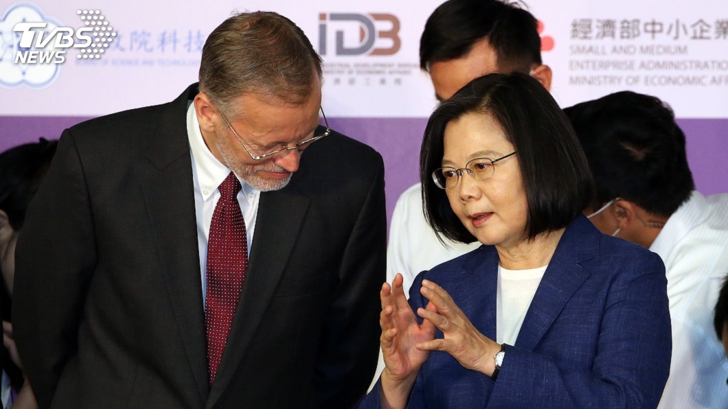 台美推人才循環 蔡總統與AIT處長酈英傑同台