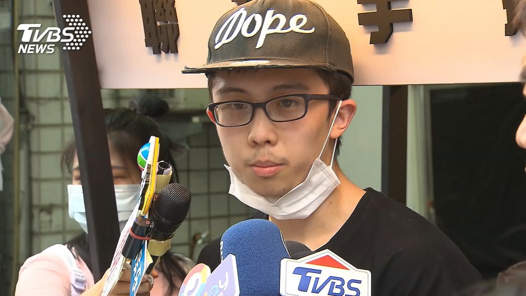 孫安佐近日和友人合資開手搖飲攤。（圖／TVBS）