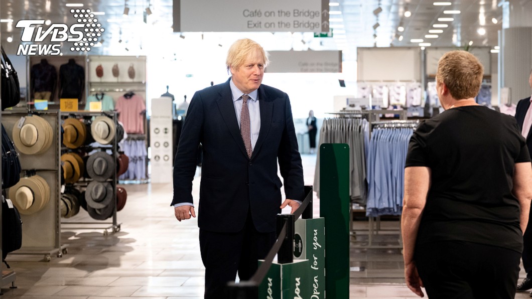 英國零售全面重啟　首相帶頭血拚救生意