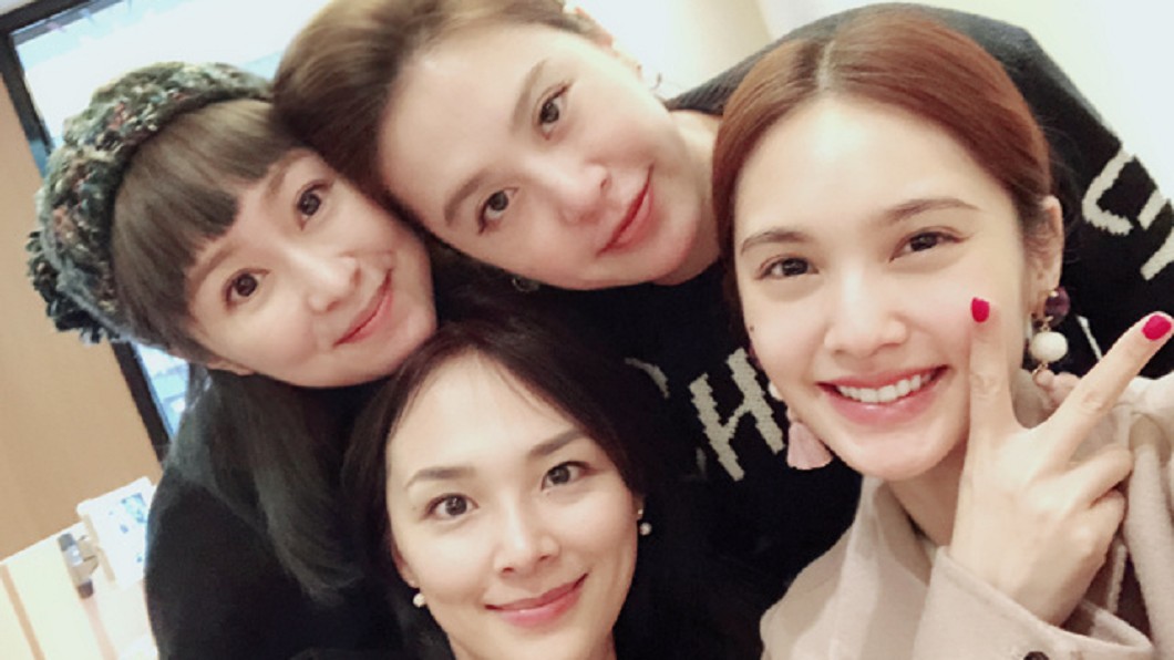 「4 in love」解散後，4人感情依舊很好。（圖／翻攝自楊丞琳臉書）