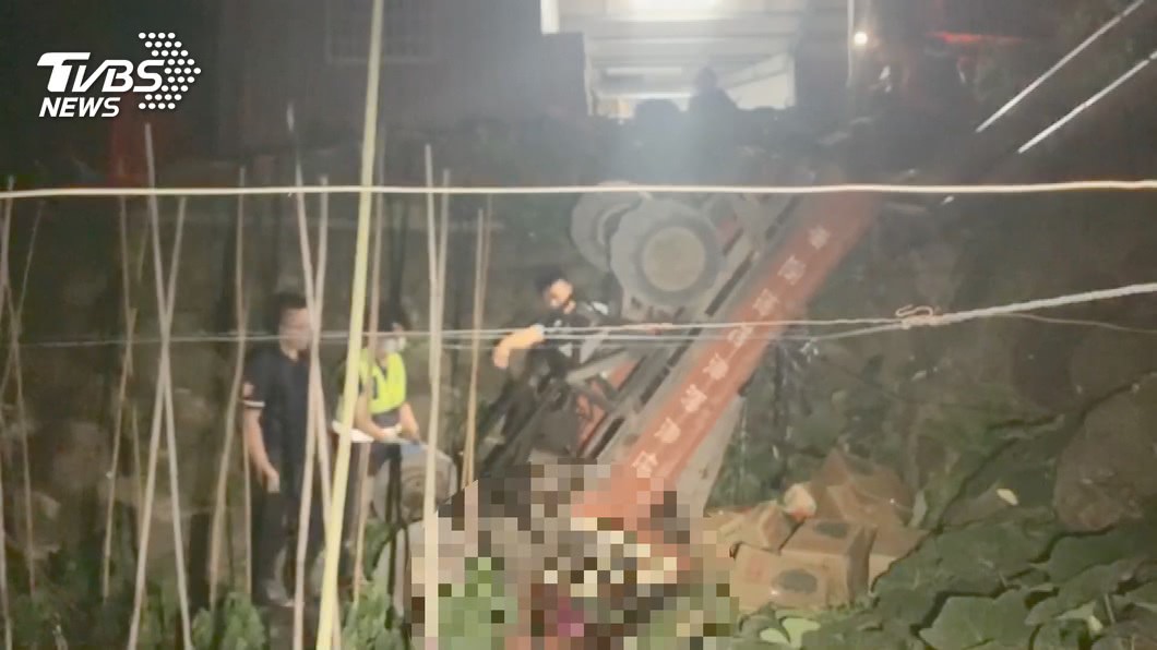 童幫嬤採番茄遭搬運車壓破頭顱慘死 父悲痛親挖墳墓