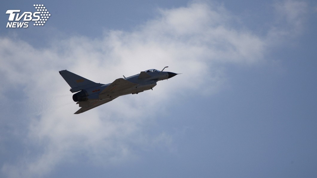 共軍殲10侵入西南空域 國軍空中偵巡機驅離