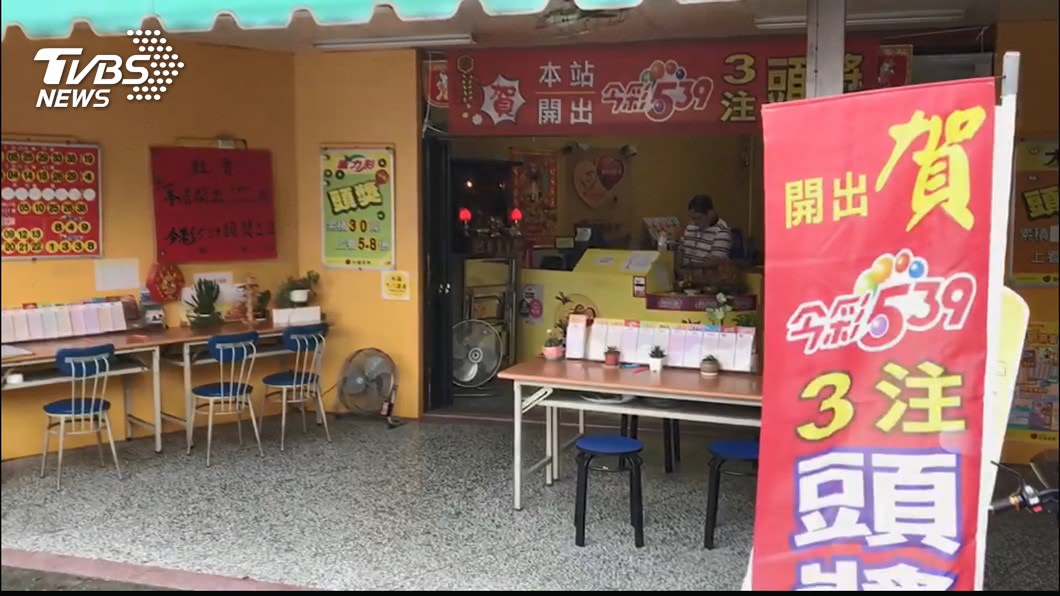 純情工人刮中百萬頭獎 「彩券行女神」正面照曝光!