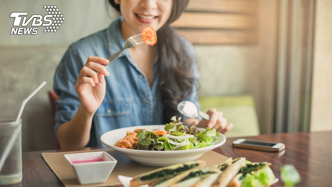 夏季夯品恐誘發蕁麻疹!醫師曝3物:治療期間應暫時忌口