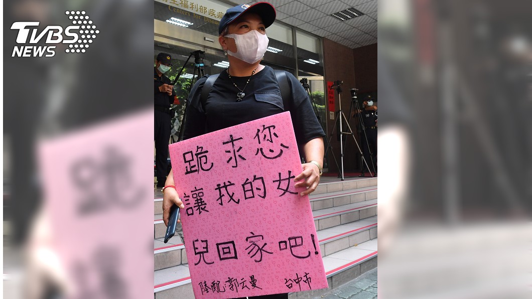 子女滯留中國半年 陸配落淚跪求讓孩子回台