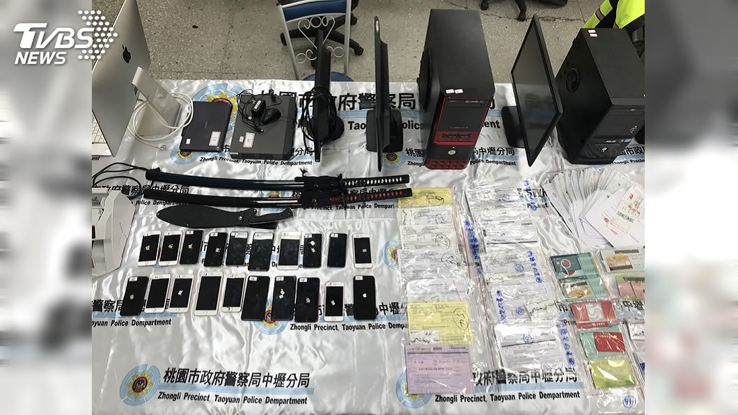 桃園市警局中壢分局宣布偵破詐騙集團機房,並逮捕以劉姓女子為首的6名成員。(圖/桃園市警局中壢分局提供)