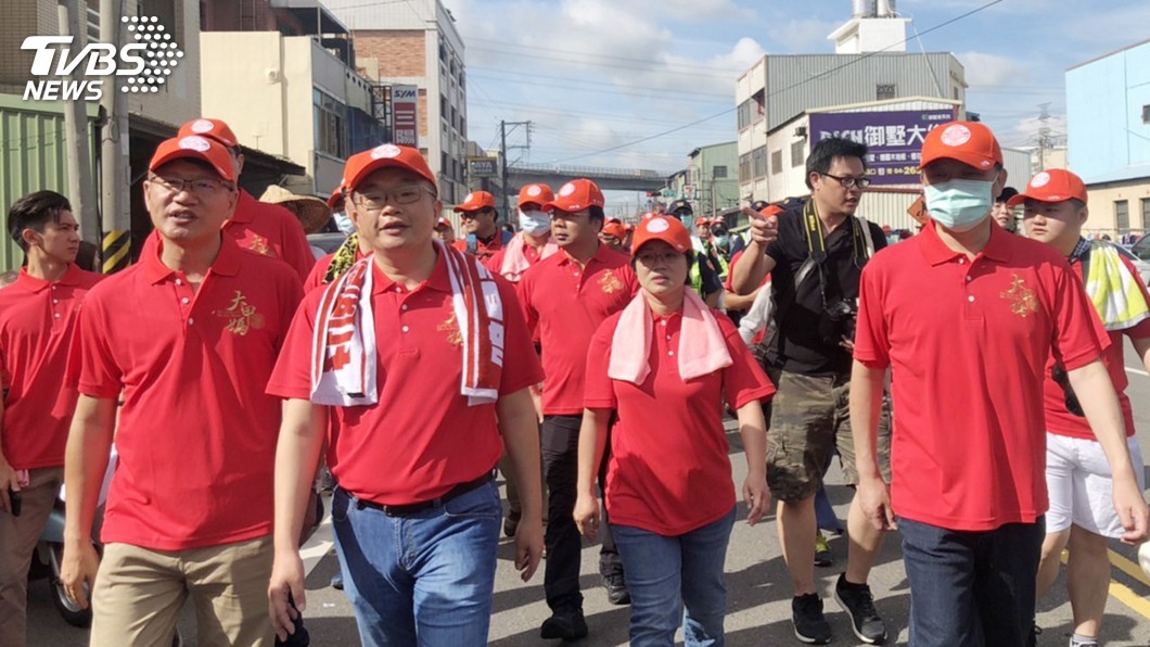 大甲媽遶境回鑾　蔡其昌與立委議員徒步遶境