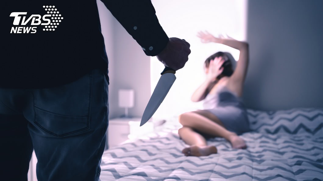 沒喝酒就臉紅！男懷疑女友有病　竟趁她熟睡割頸：讓妳死