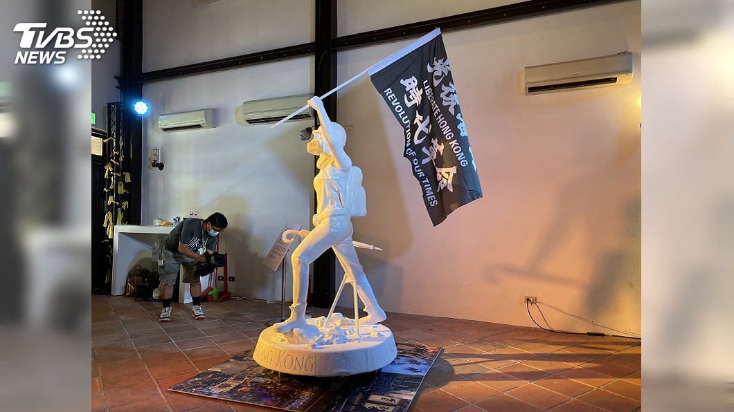 匯集反送中意象作品 港青展出若水穿石抗爭精神