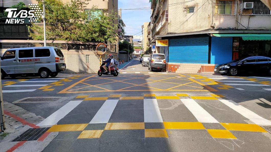 守護行人安全　北市試辦彩色標記行人穿越道線