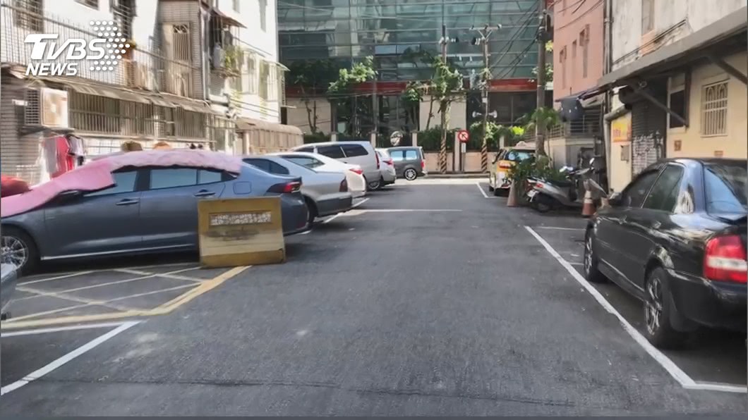 共享汽車占私人停車位 地主怨:只能苦等