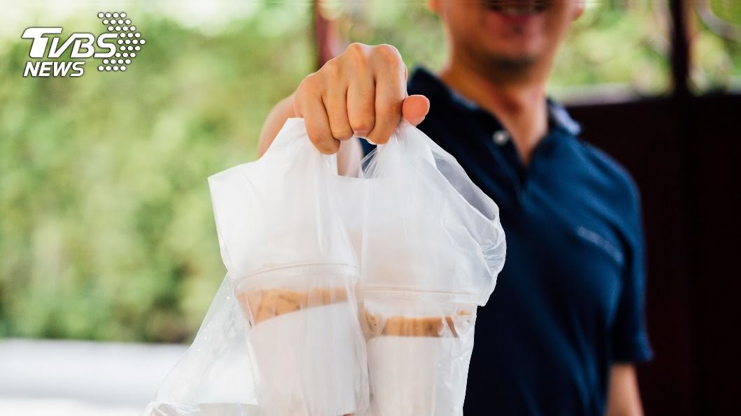 填錯地址糗爆!尷尬回「餐點放地板就好」 外送員此舉暖哭他