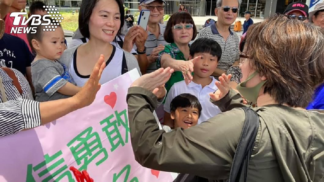 蕭美琴辭別花蓮將駐美 支持者送祝福