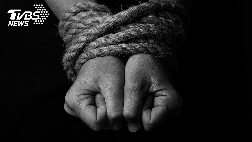 12歲男反穿7件女裝倒掛慘死 網嚇壞:想起紅衣男孩…