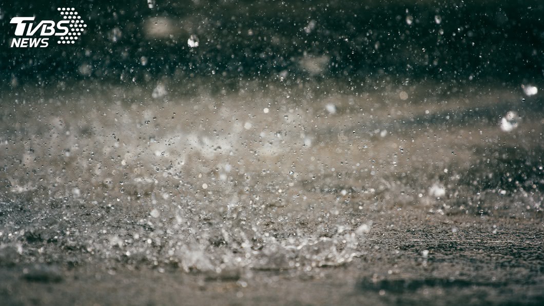 中國長江一帶多日暴雨 重慶遇80年最大洪水