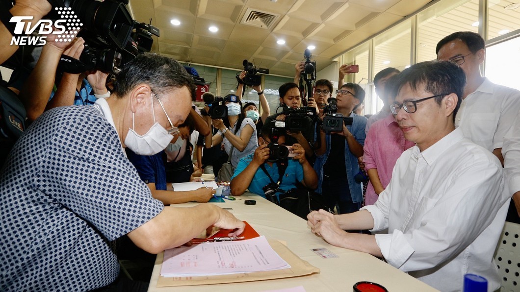 陳其邁登記參選 盼君子之爭要讓市政重開機