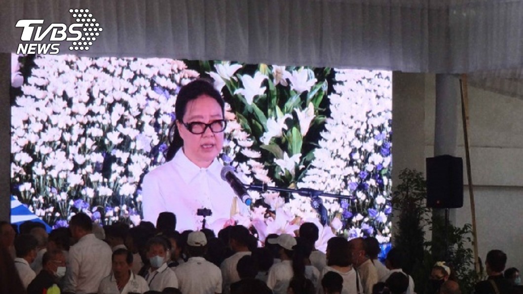 高雄市議長許崑源告別式，遺孀林絲娛致謝各界。（圖／中央社）