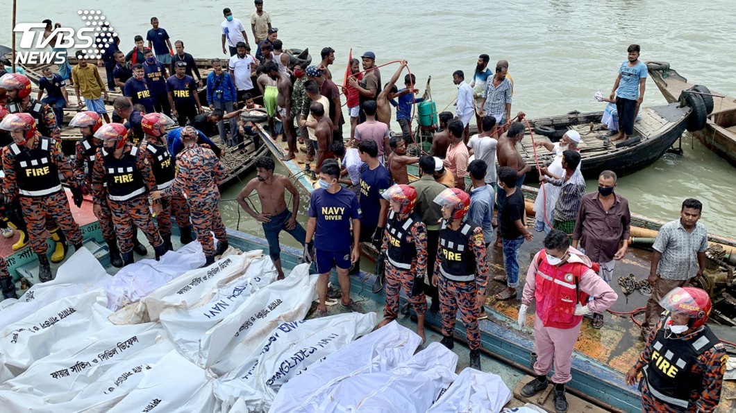 孟加拉渡輪碰撞翻覆 23人淹死數十人失蹤