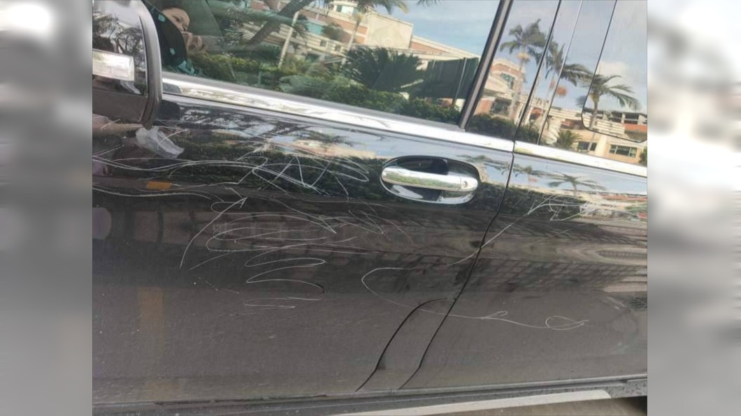 4孩撿石頭刮花45輛豪車!維修費曝光…家長賠慘了