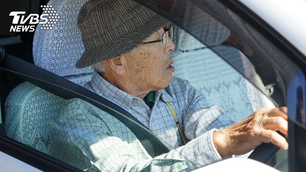 「究極三寶」撞人肇逃被逮 坦言開車50年:沒考過駕照