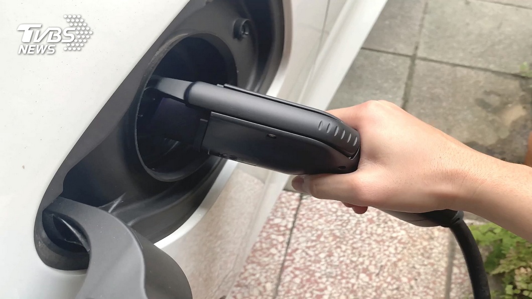 內政部將修法堵上管委會的嘴 停車格裝充電樁不再看人臉色