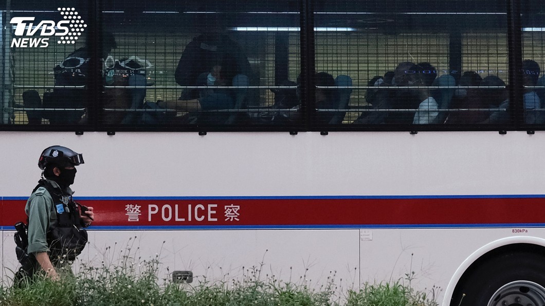 港警開始執行國安法　高舉獨立旗幟皆屬違法