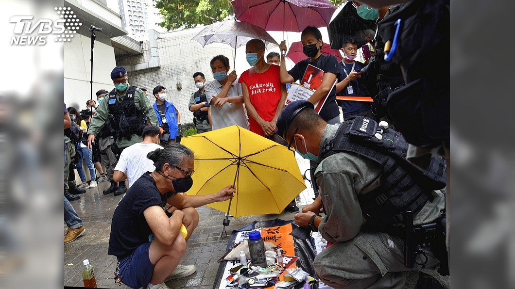 香港社民連遊行 警方首度引用港區國安法搜身