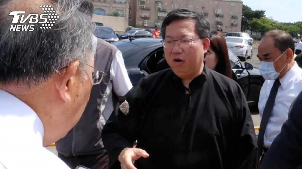 鄭文燦母親告別式 蔡總統弔唁獻花