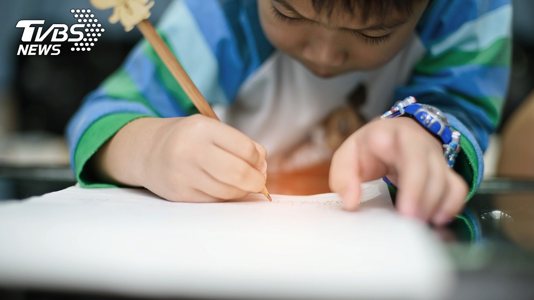 小五童造句「連開3槍」出賣全家人 媽崩潰網全笑到黑姑