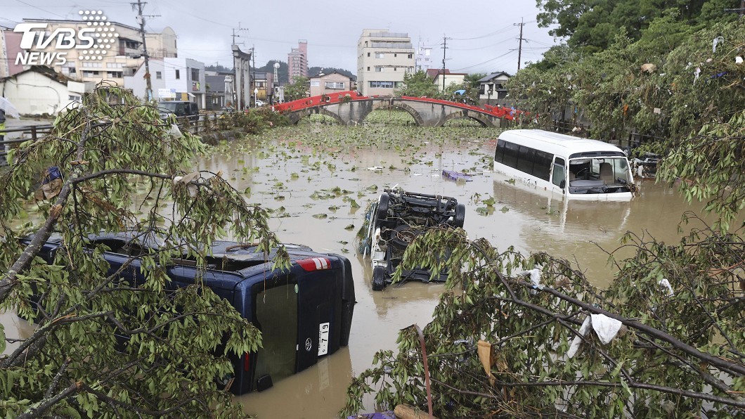 日本熊本豪雨24死 警消持續冒雨搜救12失蹤者